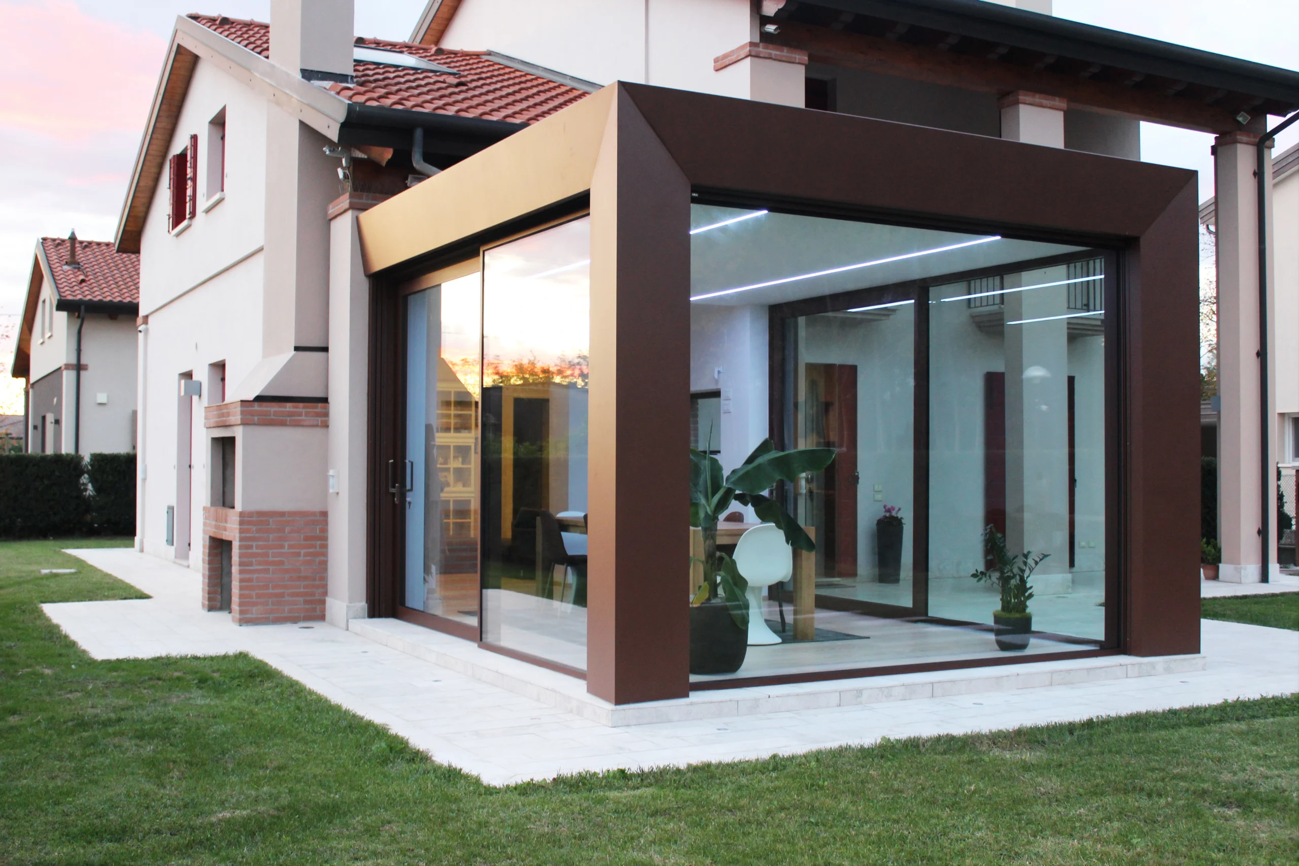 Dettagli tecnici del giardino d'inverno Sharp Qubo