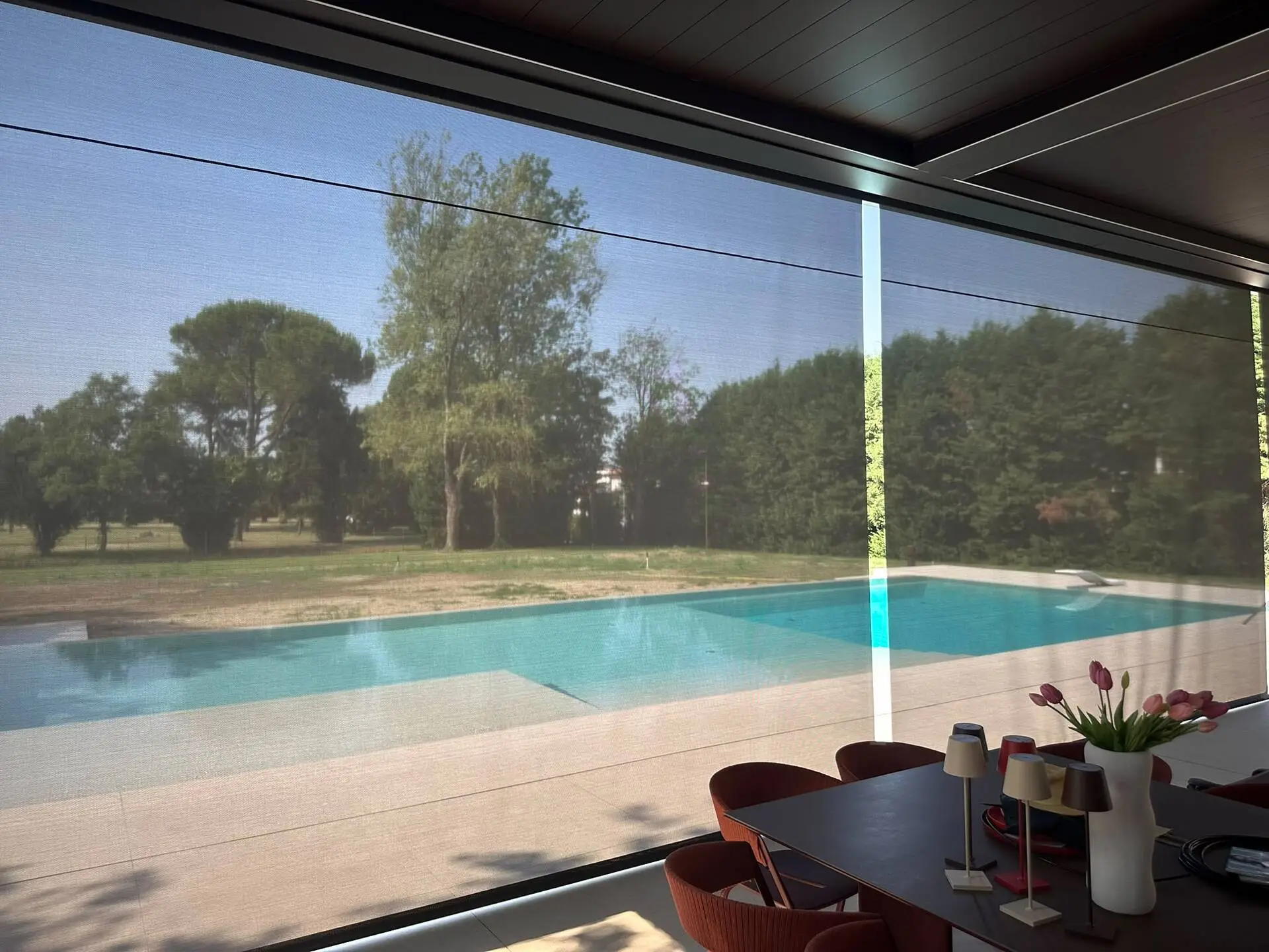 Chiusure perimetrali integrate per pergola bioclimatica Qubo